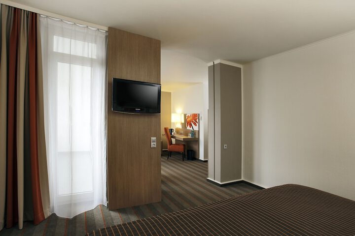 Room 16 of 36