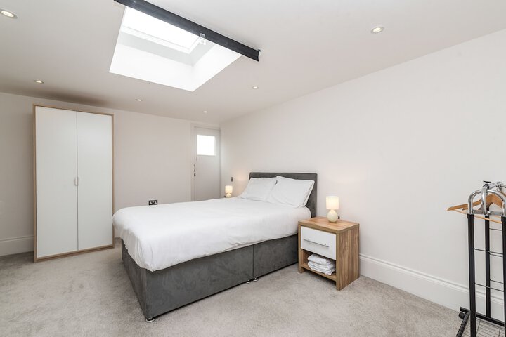 Room 7 of 14