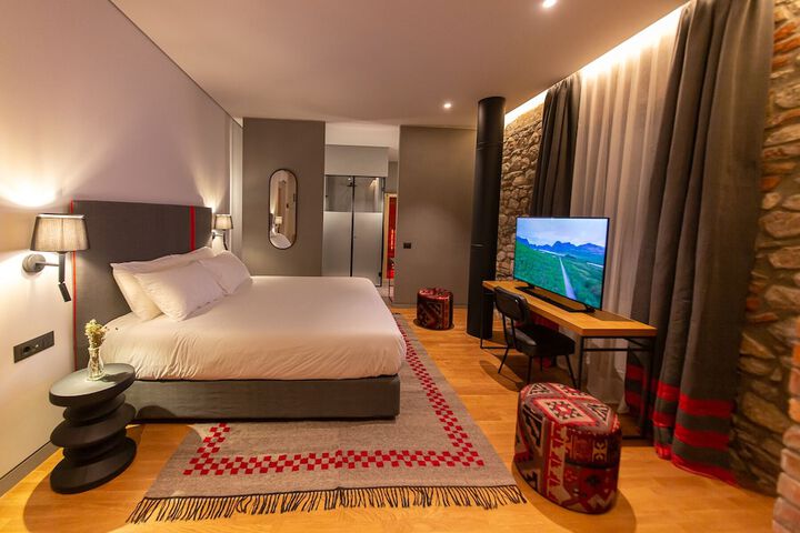Room 7 of 42