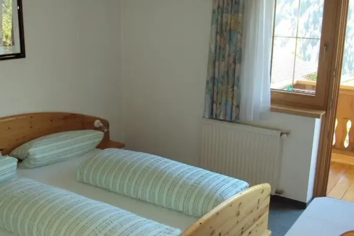 Room 3 of 9