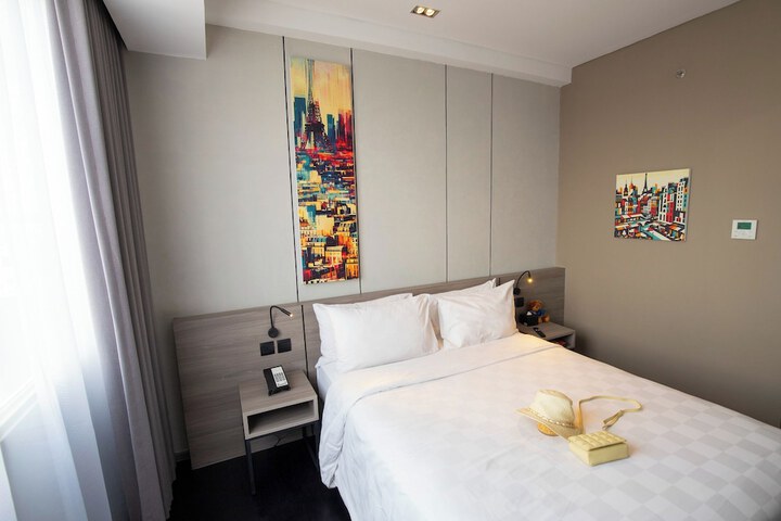 Room 9 of 39