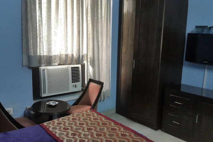 Room 4 of 26