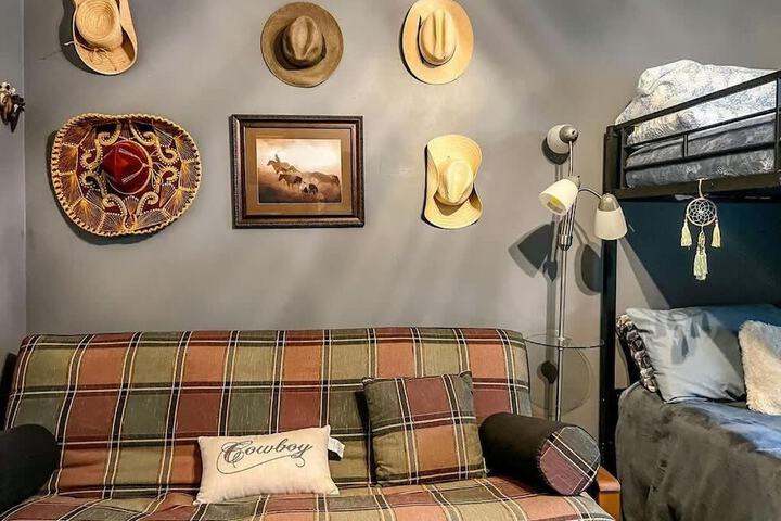 Room 6 of 42