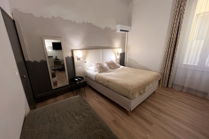 Room 7 of 30