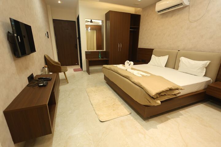 Room 8 of 34