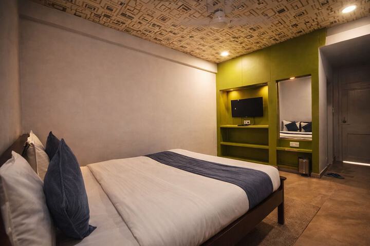 Room 8 of 24