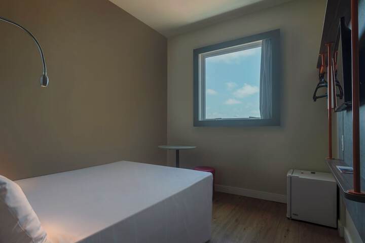 Room 34 of 110