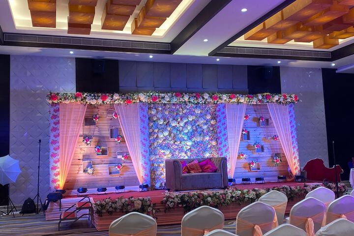 Ballroom/Hall 66 of 87