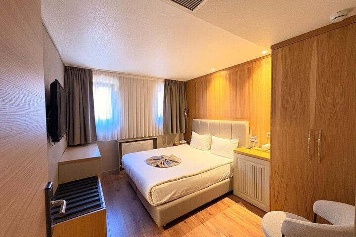 Room 5 of 40