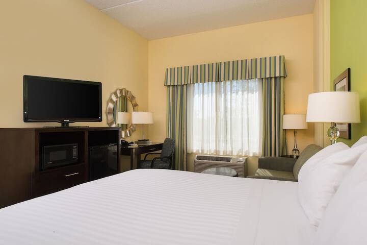 1 King Bed (14 of 26)