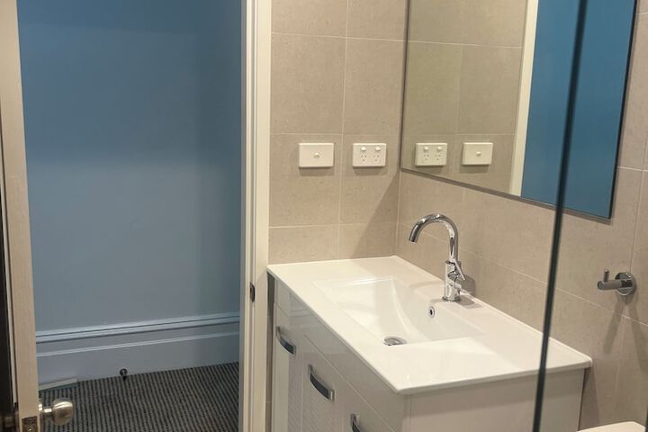 Room 5 of 6