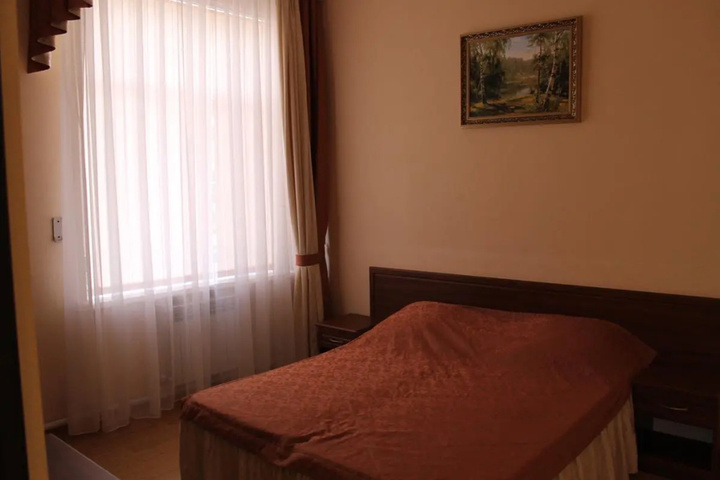 Room 4 of 13