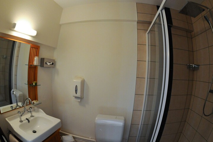 Room 9 of 22