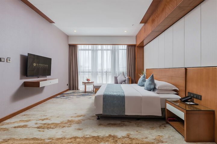 Room 12 of 82