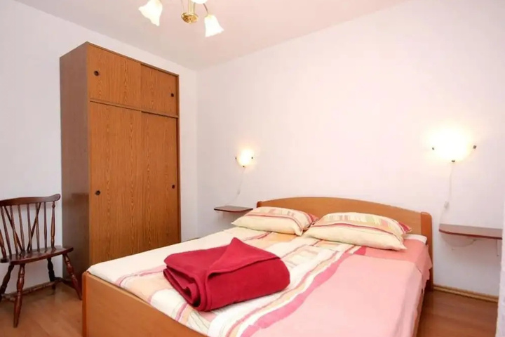 Room 4 of 17
