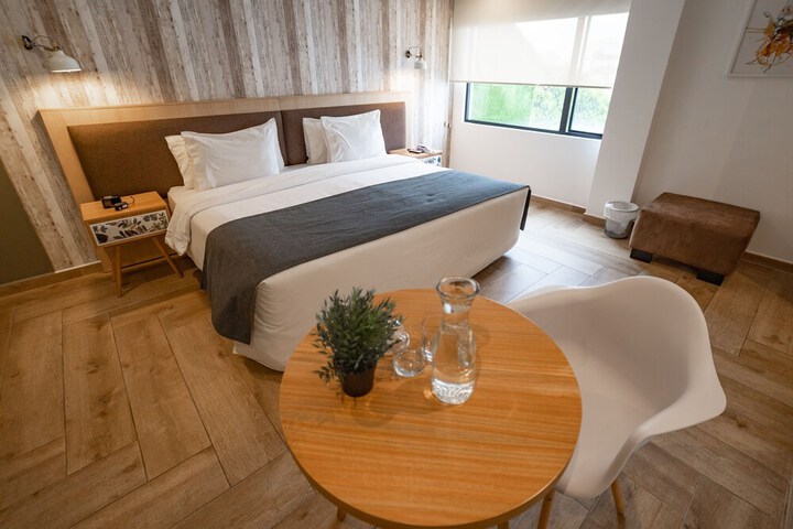 Room 28 of 64