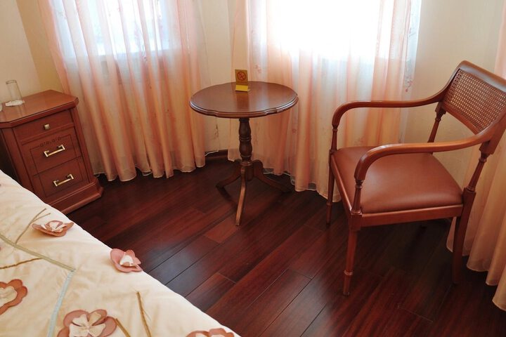 Room 27 of 68