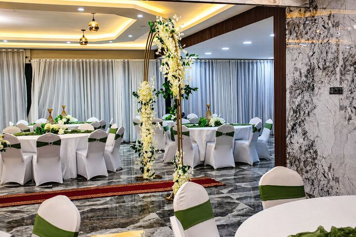 Ballroom/Hall 6 of 9