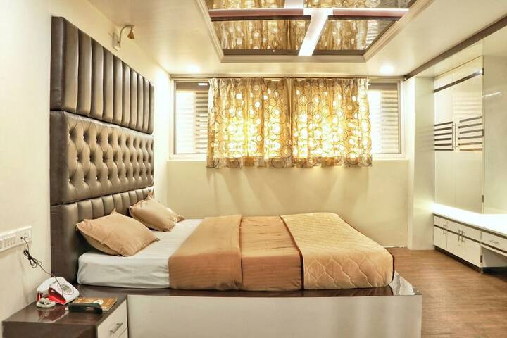 Room 3 of 12