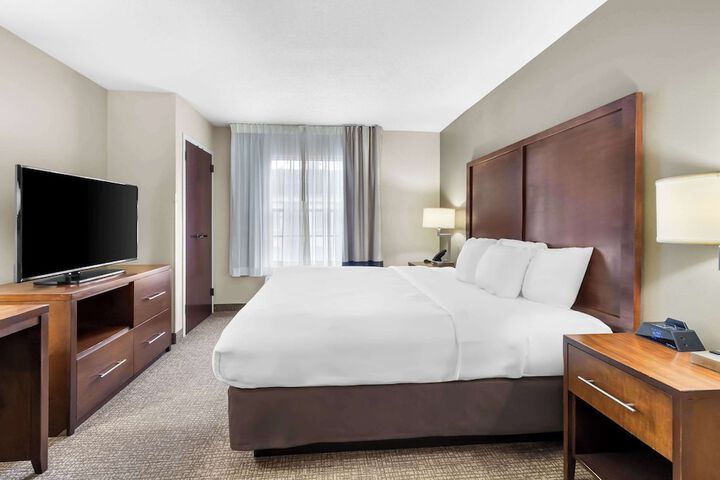 1 King Bed Suite (13 of 16)