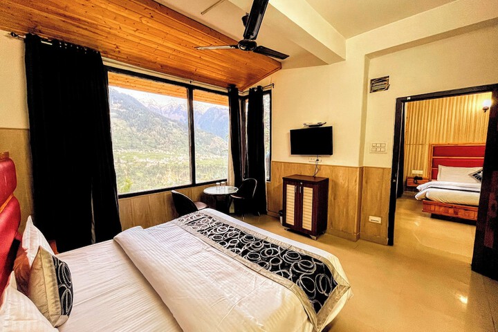 Room 2 of 43