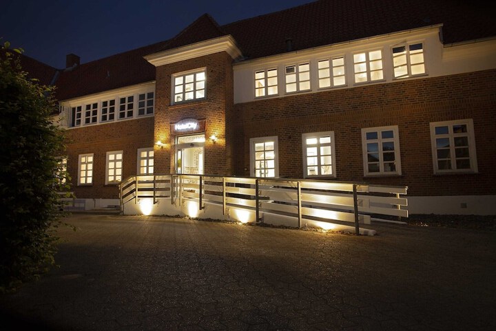 Exterior of Hotel City