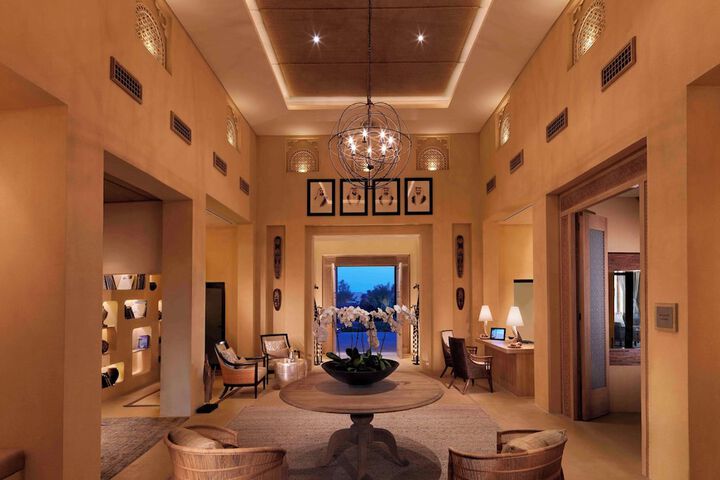 Entrance & Lobby
