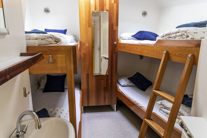 Room 28 of 86