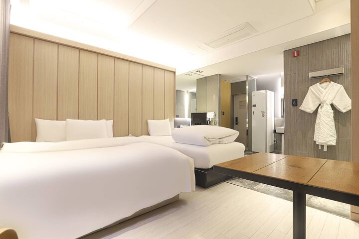 Room 49 of 74