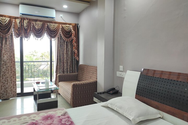 Room 6 of 25