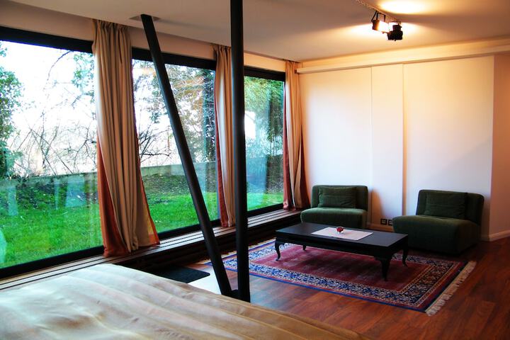 Room 4 of 37