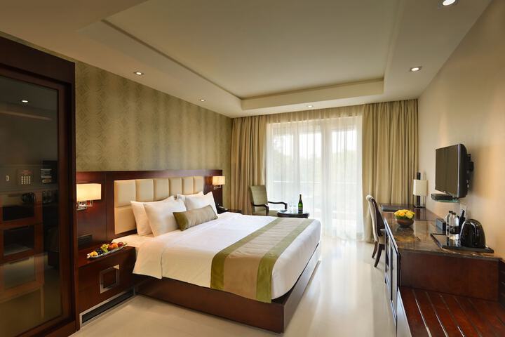 Room 3 of 52