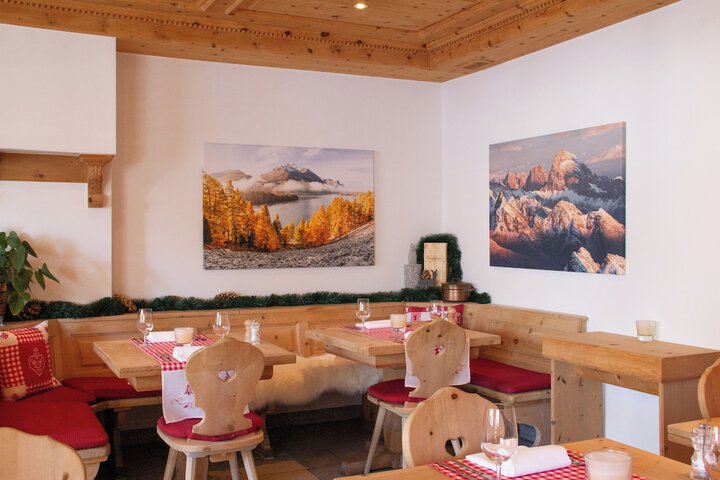 Dining 26 of 39