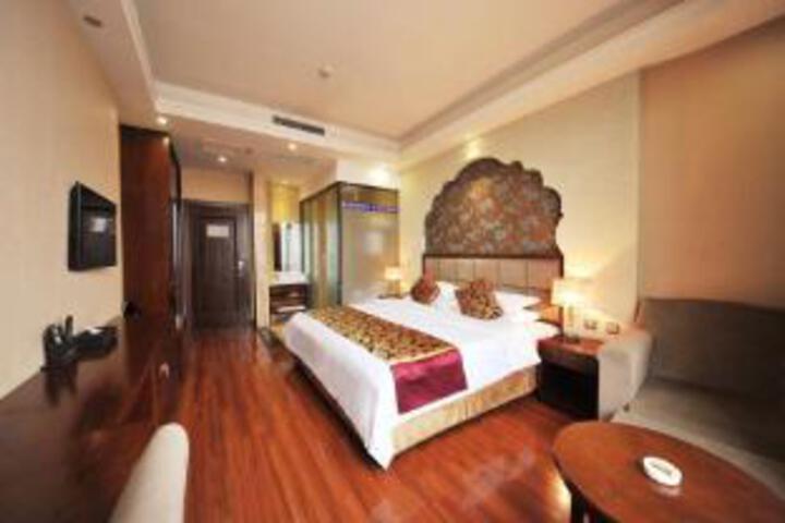 Room 6 of 7