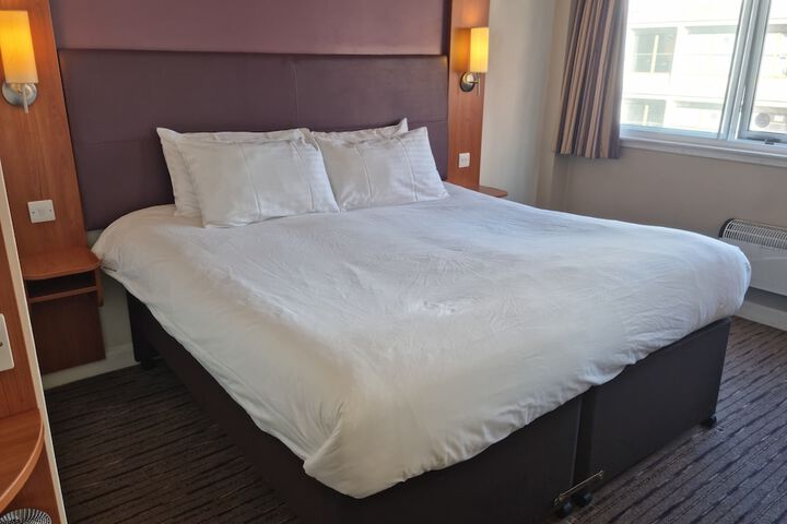 Room 10 of 37
