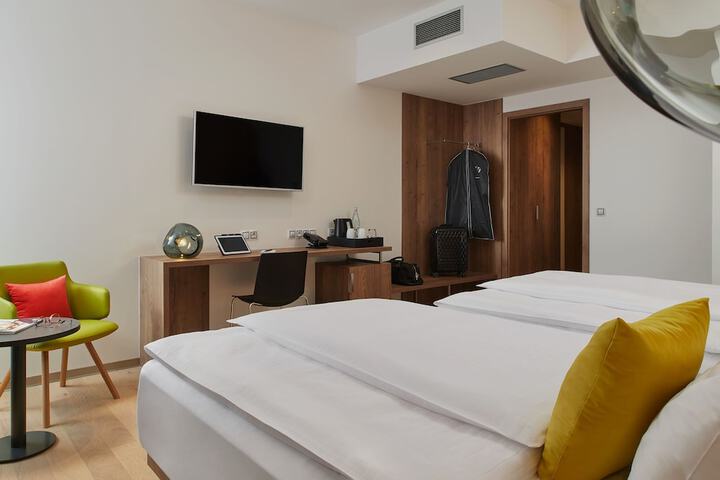 Room 8 of 50