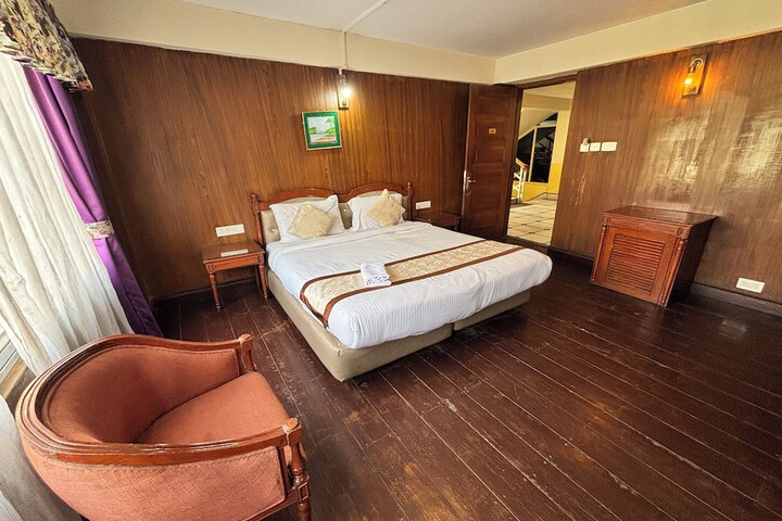 Room 8 of 32