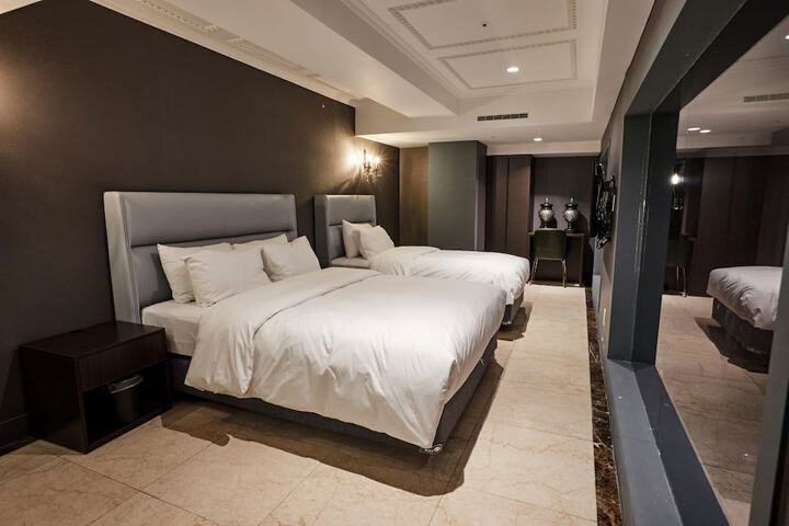 Room 14 of 35