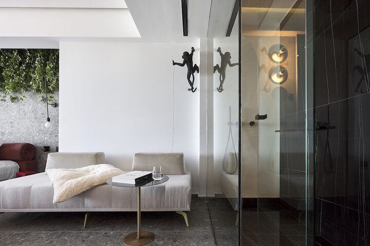 Room 53 of 145
