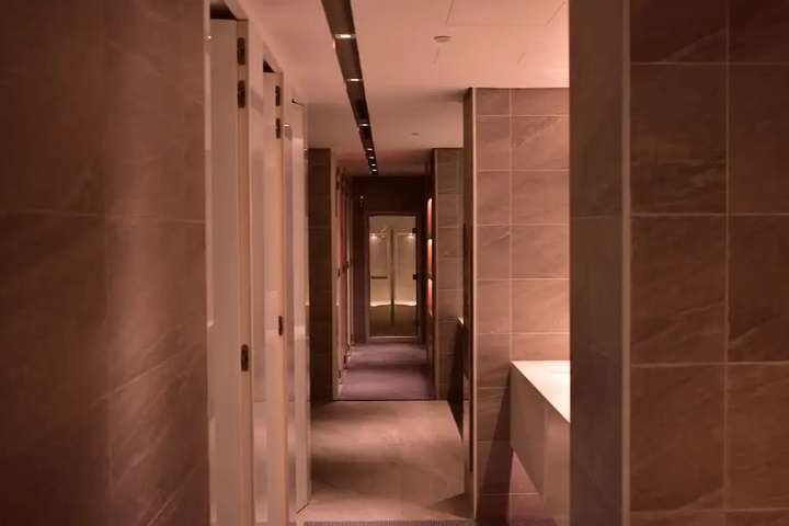 Room 13 of 28