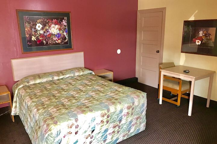 Room 5 of 25