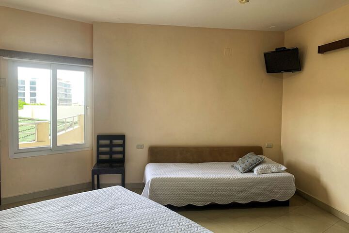 Room 13 of 32