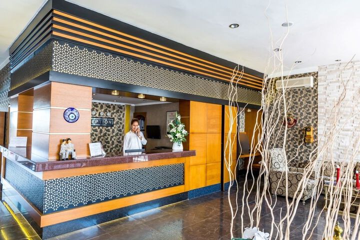 Entrance & Lobby