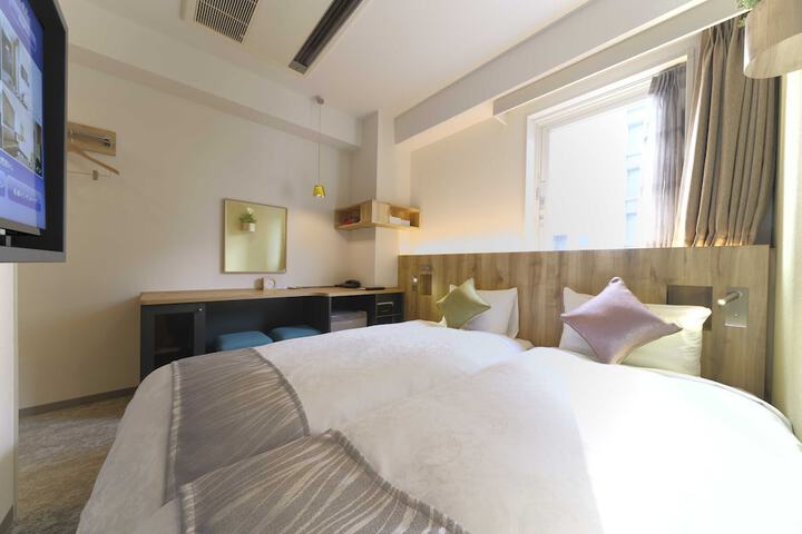 Room 11 of 26
