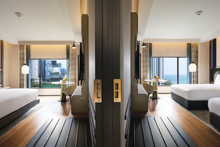Room 43 of 134