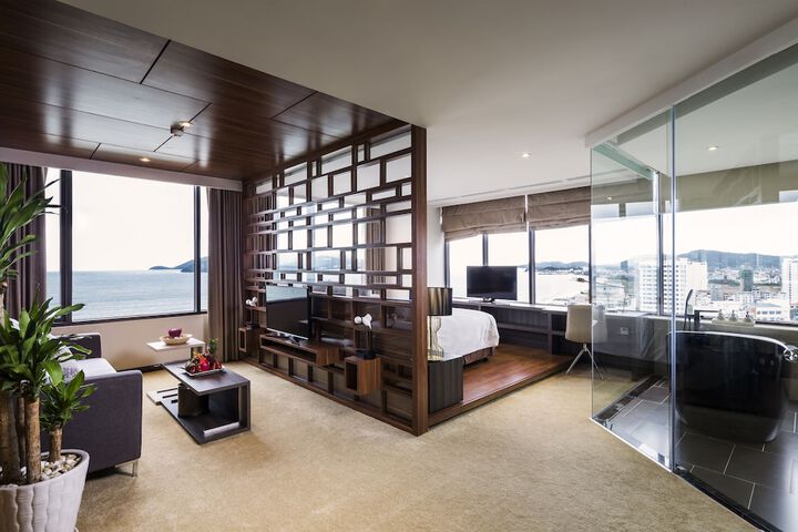 Room 15 of 140