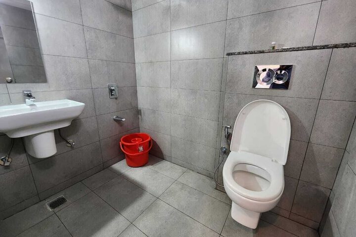 Room 6 of 7