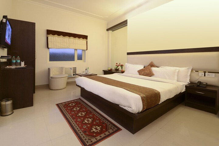 Room 8 of 15