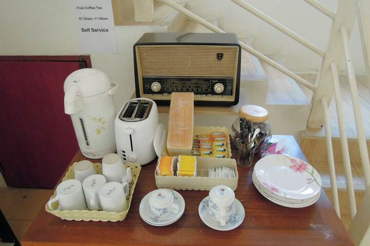 Breakfast/Coffee Service 18 of 32