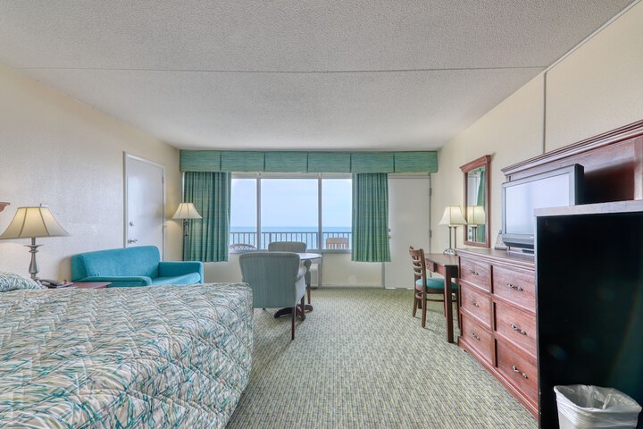 Room 3 of 65